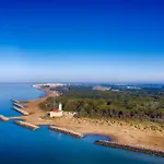 Bright Flat 100mt From The Sea *