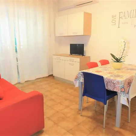 公寓 Bright Flat 100mt From The Sea