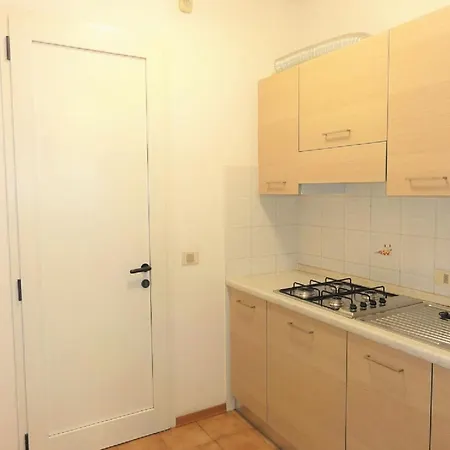 Bright Flat 100mt From The Sea 公寓